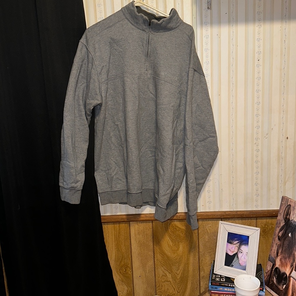 Columbia sweatshirt